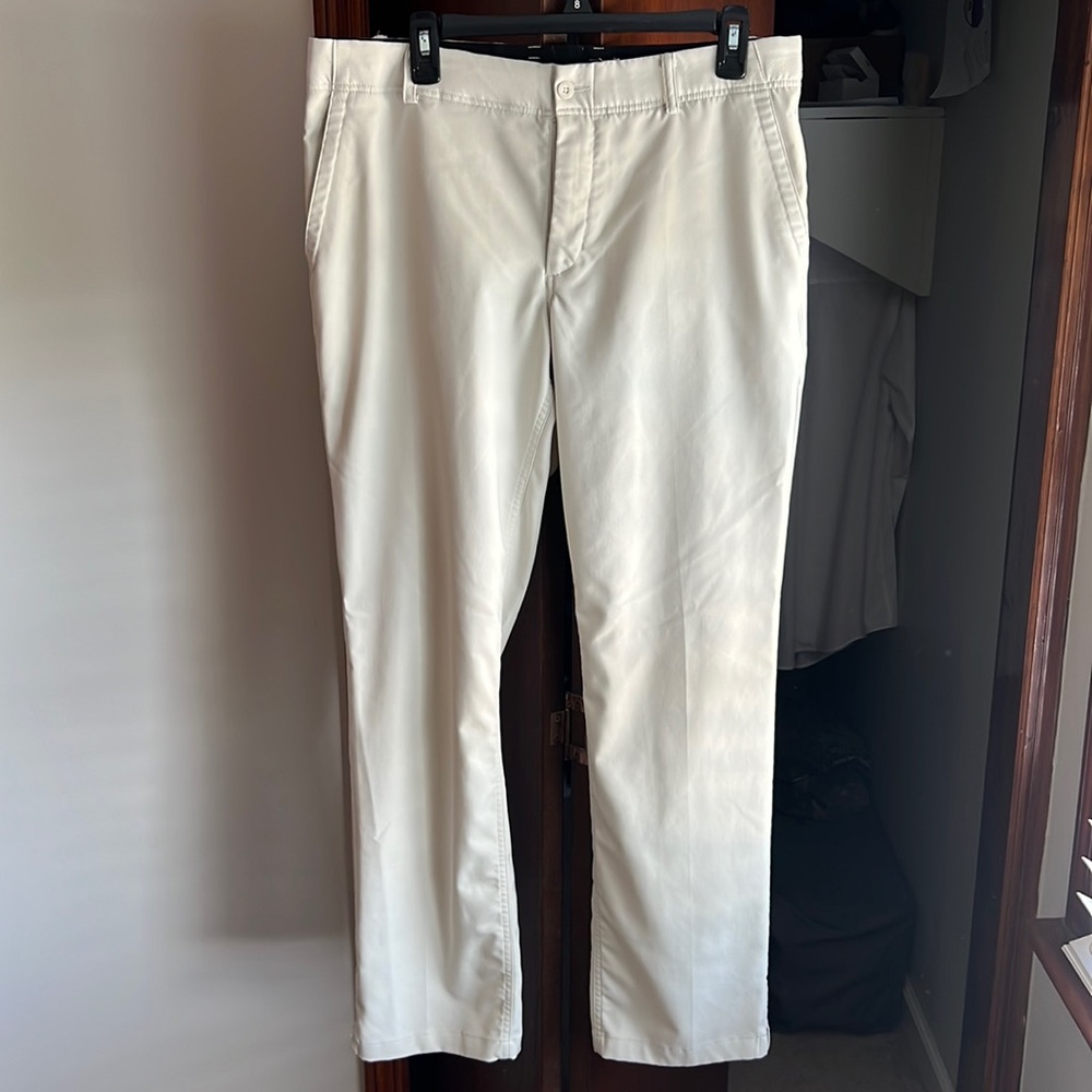 Men’s Nike Golf Pants. Size 34x32. khaki color.